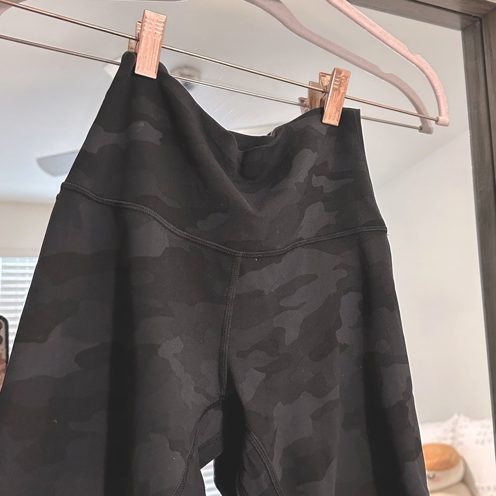 lulu align shorts! black camo, goes w everything perfect fit